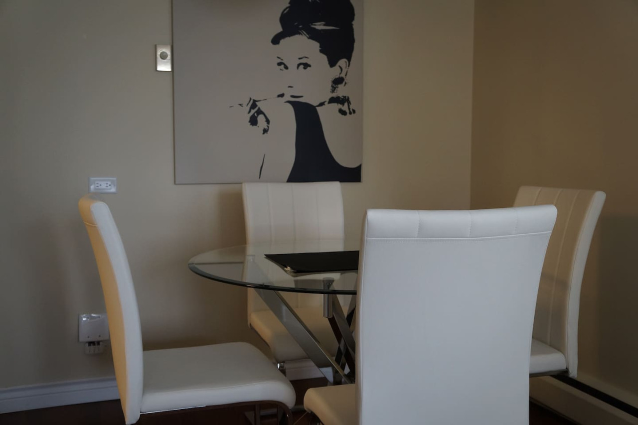 charming-upper-level-3-bedroom-house-on-beatrice/