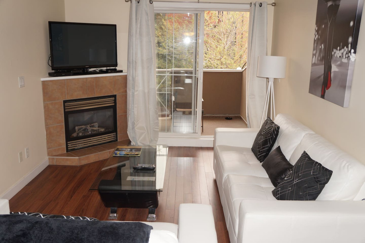 charming-upper-level-3-bedroom-house-on-beatrice/