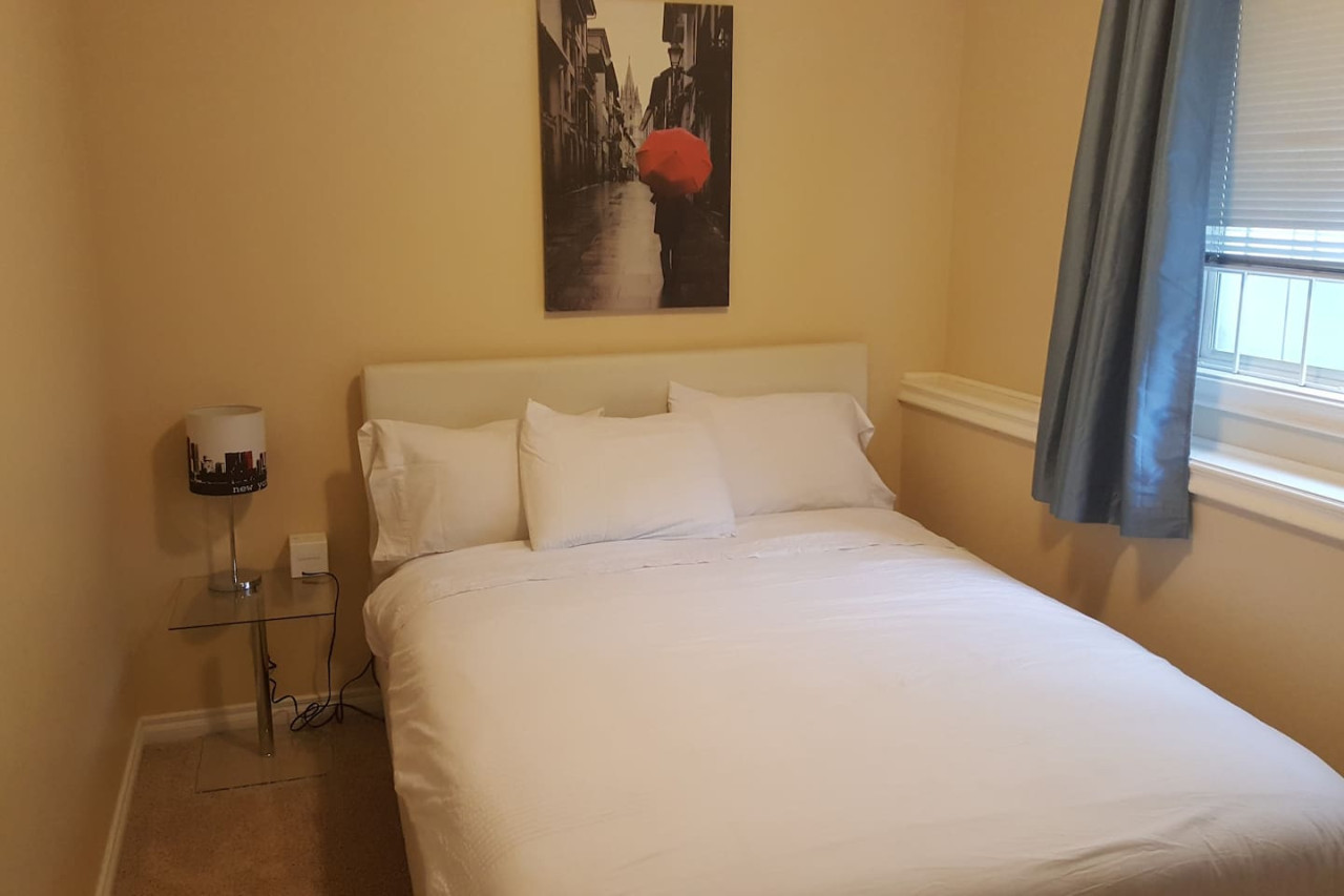 charming-upper-level-3-bedroom-house-on-beatrice/