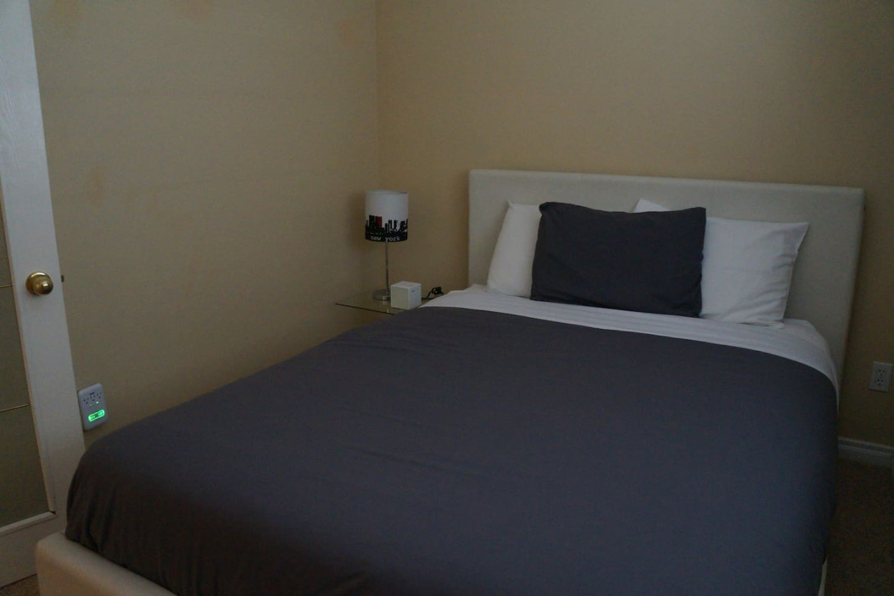 charming-upper-level-3-bedroom-house-on-beatrice/