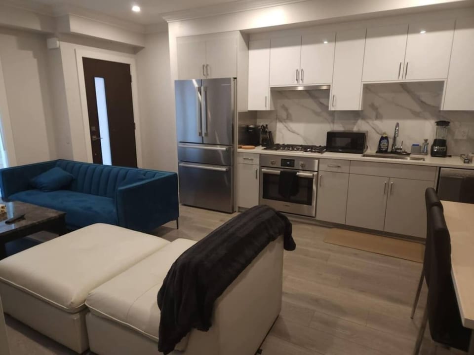 Signature Airport Proximity Townhouse - Vancouver