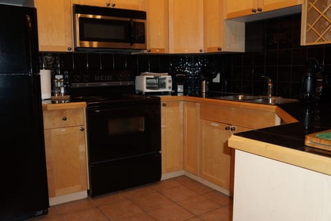 Signature City Charm: Furnished 3-BR Retreat