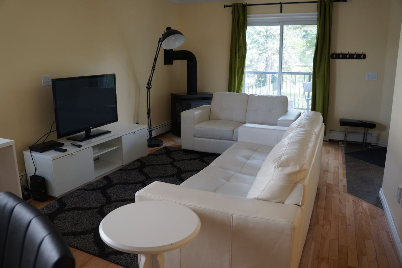 signature-city-charm:-furnished-3-br-retreat/