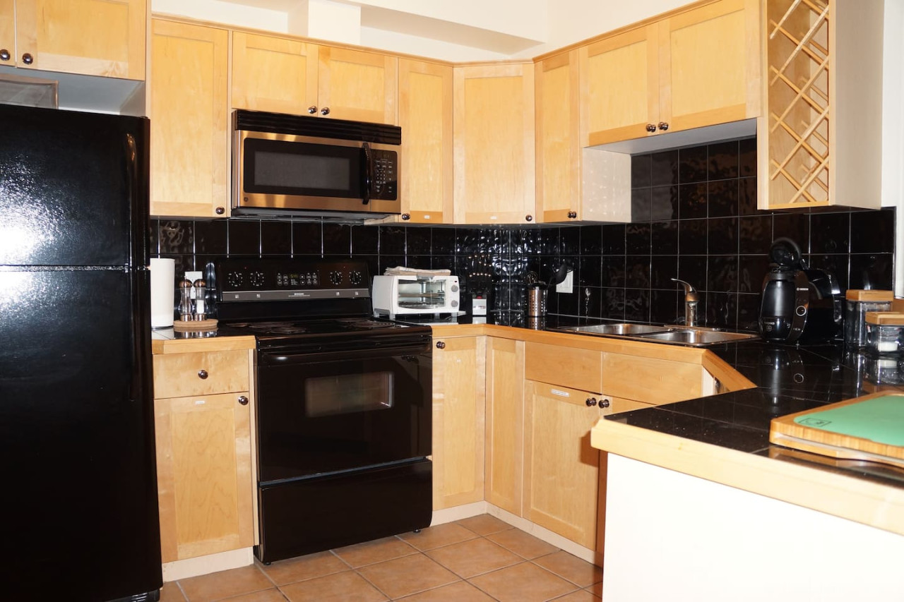 signature-city-charm:-furnished-3-br-retreat/