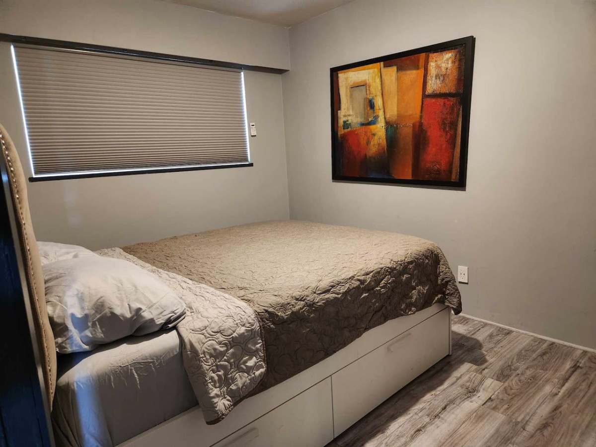 signature-city-charm:-furnished-3-br-retreat/