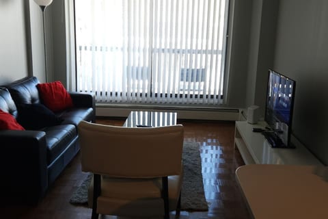 Spacious 2BR Apartment on 12 Ave SW – Ideal Corporate Housing
