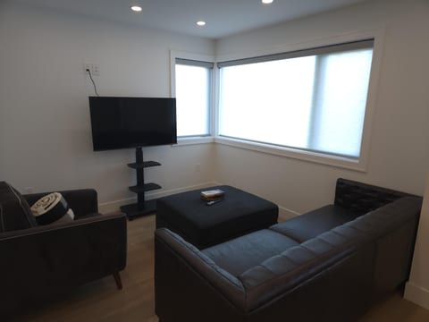 Signature Luxe Top-Floor Townhouse – 2BR, 3BA with Stunning Views