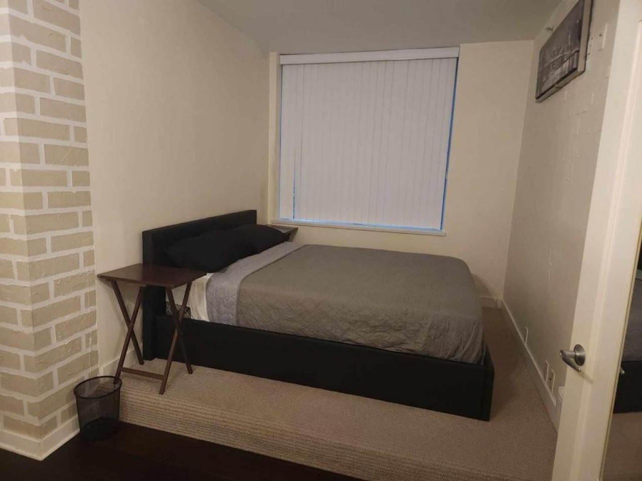 cityscape-comfort:-elegant-2-bedroom-townhouse-in-the-heart-of-vancouver/