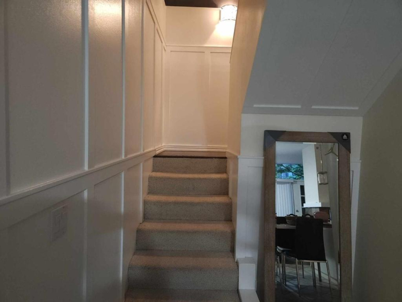 cityscape-comfort:-elegant-2-bedroom-townhouse-in-the-heart-of-vancouver/