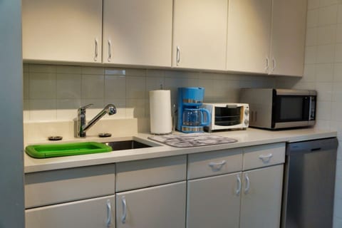 Extended stay on 12 avenue in downtown (top floor)