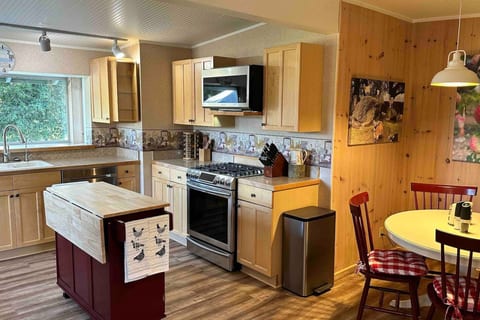 Expansive kitchen