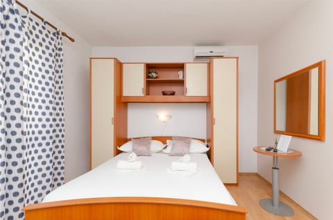 Apartments Katica - Unit 48999-61