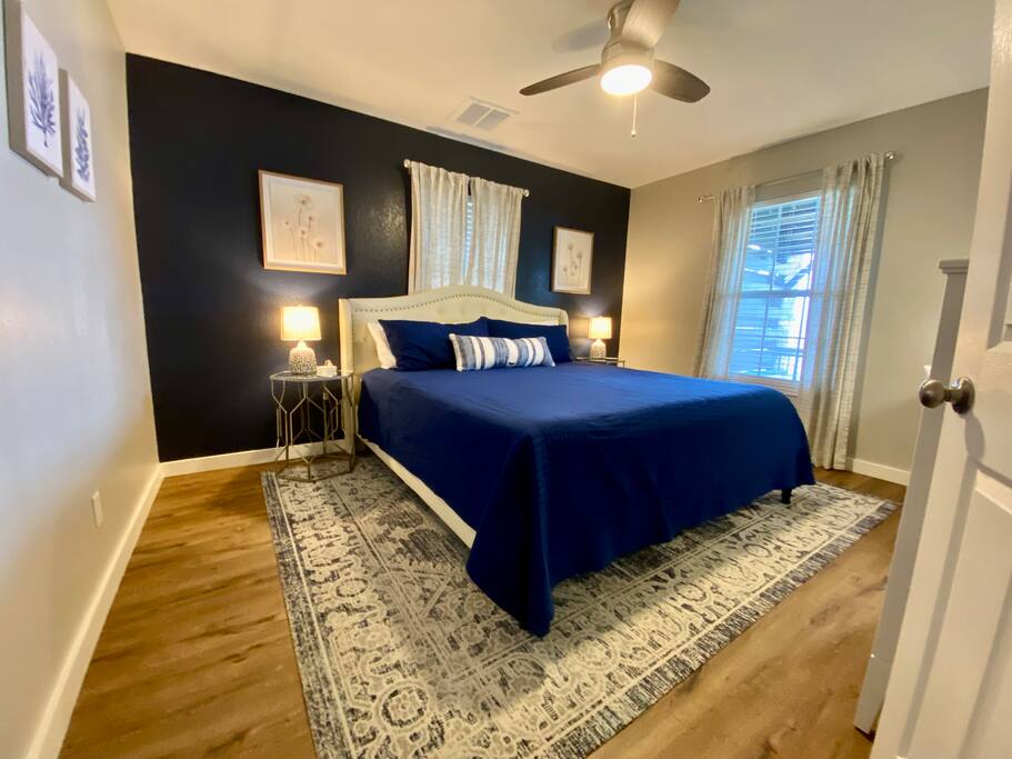 waterfront-cottage-w-hot-tub!/