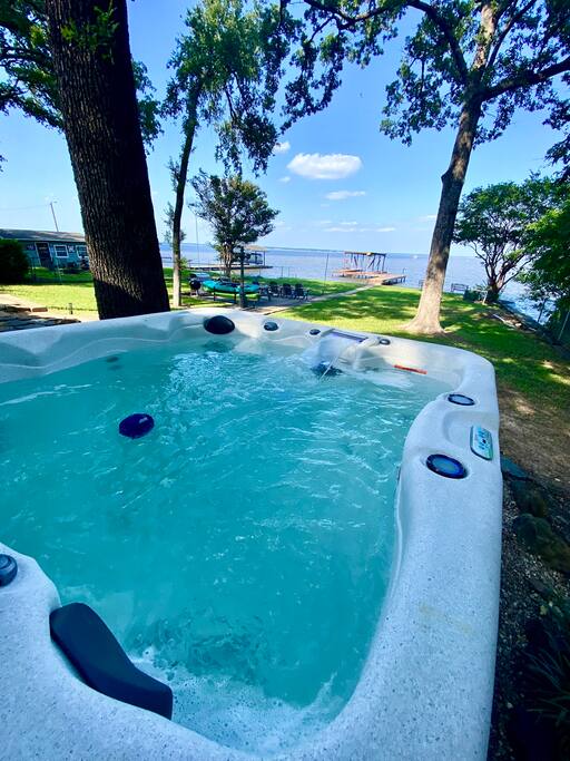 waterfront-cottage-w-hot-tub!/