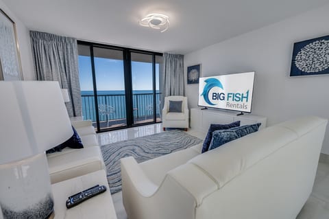 Amazing Living Room with Stunning Views🌊☀️