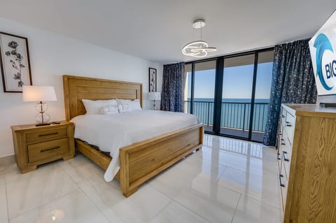 Stunning Bedroom Beautifully Decorated with Amazing Views 💫✨