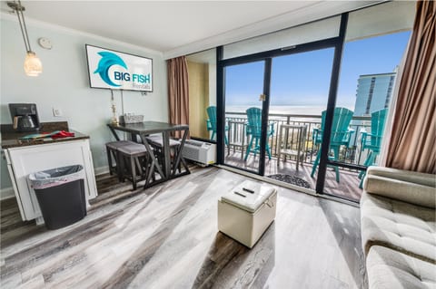 Living Room with Stunning Views🌊☀️