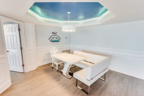 Large Living Room, Beautifully Decorated with Amazing Views