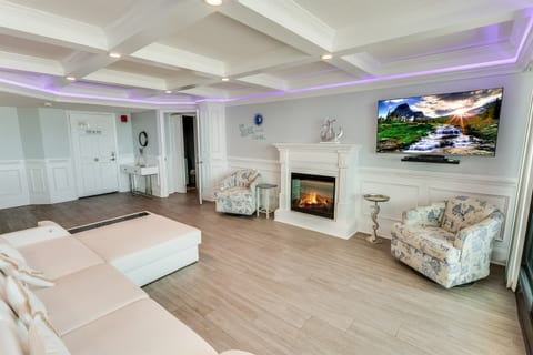 Large Living Room, Beautifully Decorated with Amazing Views