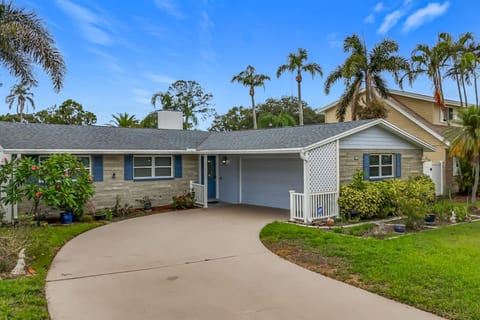 Pool home in Seminole Florida