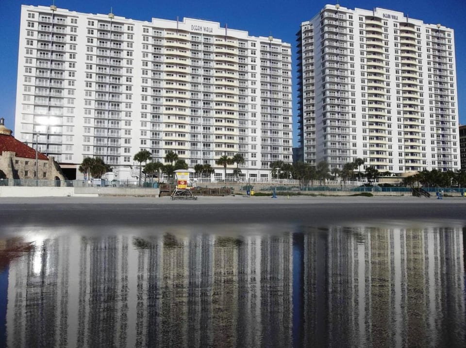 Ocean Walk 1BD Deluxe - Daytona Beach