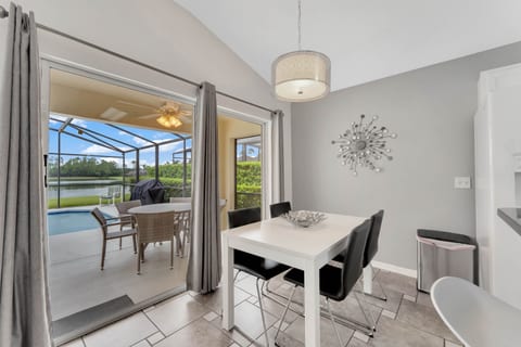 LB4608 - AMAZING Lake View ♥ w/Pool°o°Disney Area♥Lake Berkley