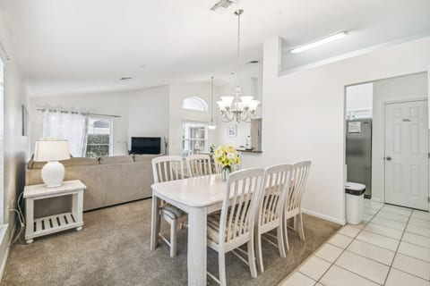 LB990 - Spacious&Lake ☆☆☆☆☆ w/Pool Disney Area☆Lake Berkley
