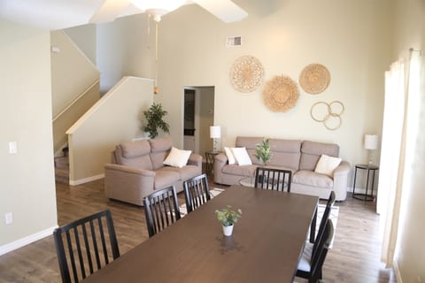 MB4808 - ♥Charming♥ Cozy♥ ⭐⭐⭐⭐⭐House°o° Disney Area