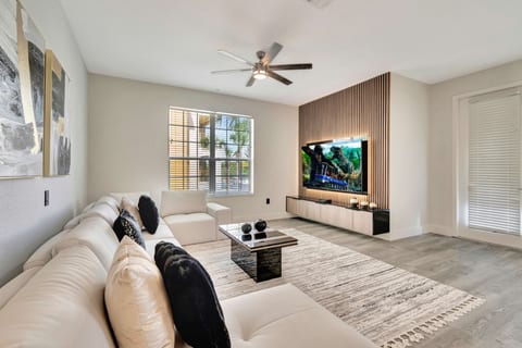 VC207 - Luxury Apartament - 6 minutes to Universal Studios