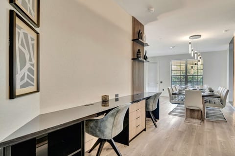 VC207 - Luxury Apartament - 6 minutes to Universal Studios