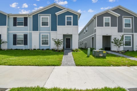 WI3842 LUXURY BRAND NEW Cozy Pool Townhouse near Disney