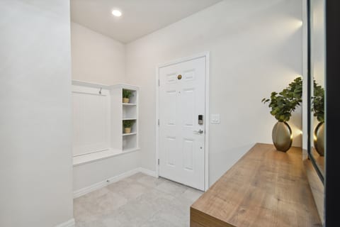 WI3842  LUXURY BRAND NEW Cozy Pool Townhouse near  Disney
