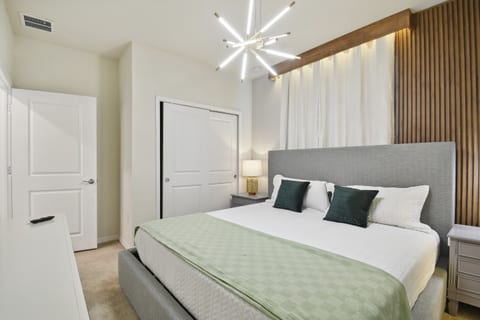 WI3842  LUXURY BRAND NEW Cozy Pool Townhouse near  Disney
