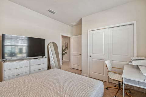 WI927- ♥LUXURY BRAND NEW Cozy Pool Townhouse near to Disney♥