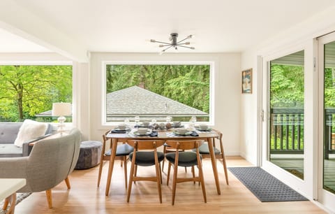 Creekside Escape•FirePit•BBQ•AC•1MiRail•EV•Pets