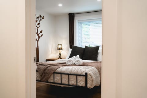 - Bedroom view with cozy bedding and soft natural lighting
- Artistic tree wall design with rustic and modern touches
- Perfect space for unwinding after outdoor adventures