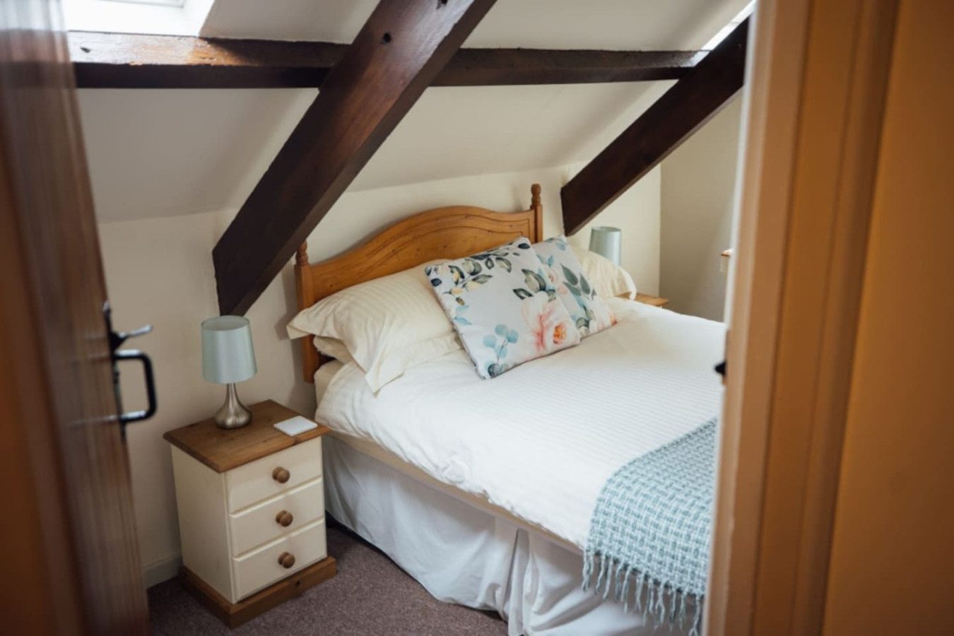 Country Dual Cottage Stay | Comfortably Sleeps 6