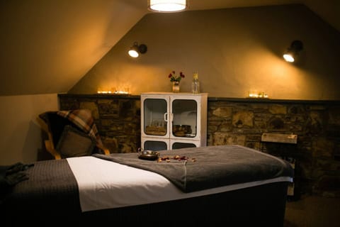 Beech & Dairy - Country Dual Cottage Stay | Comfortably Sleeps 6