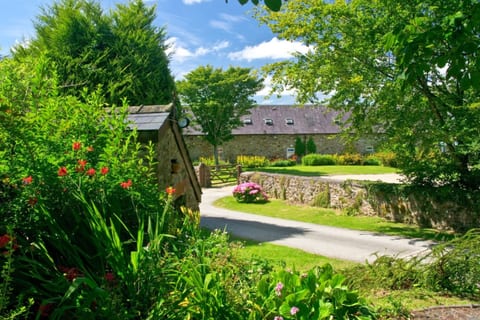 Beech & Dairy - Country Dual Cottage Stay | Comfortably Sleeps 6