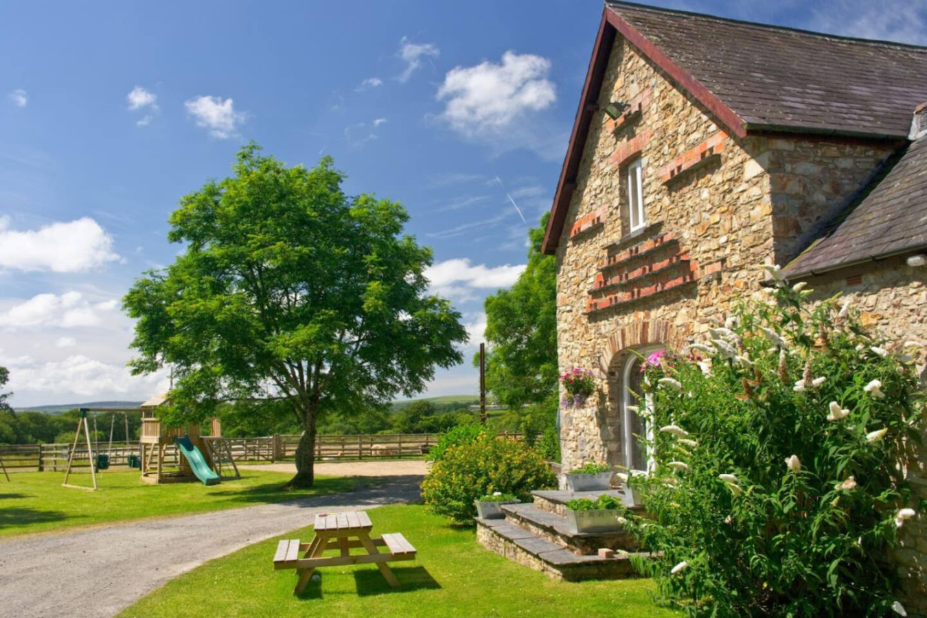 Country Dual Cottage Stay | Comfortably Sleeps 6