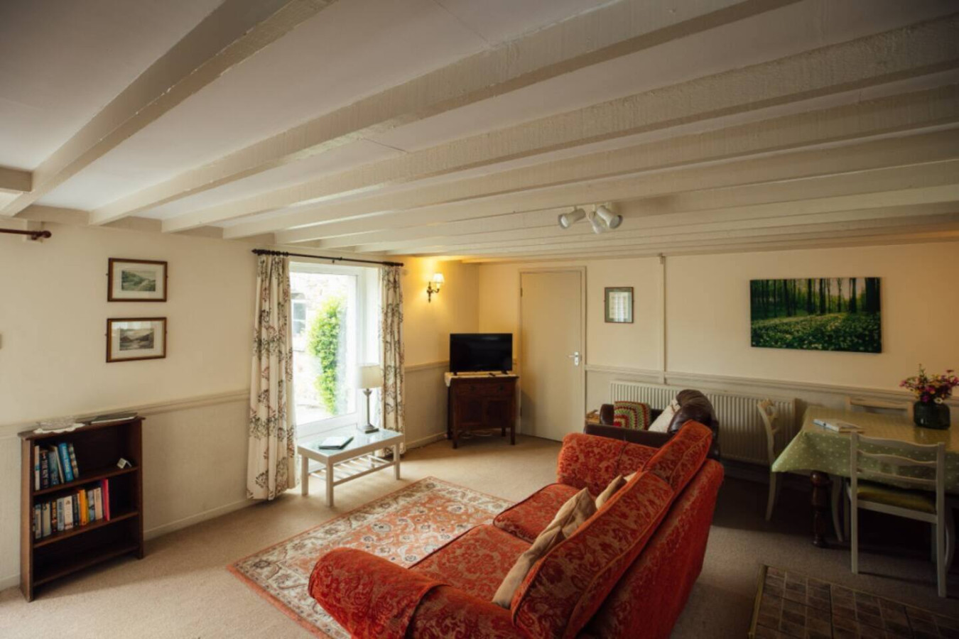 Country Dual Cottage Stay | Comfortably Sleeps 6