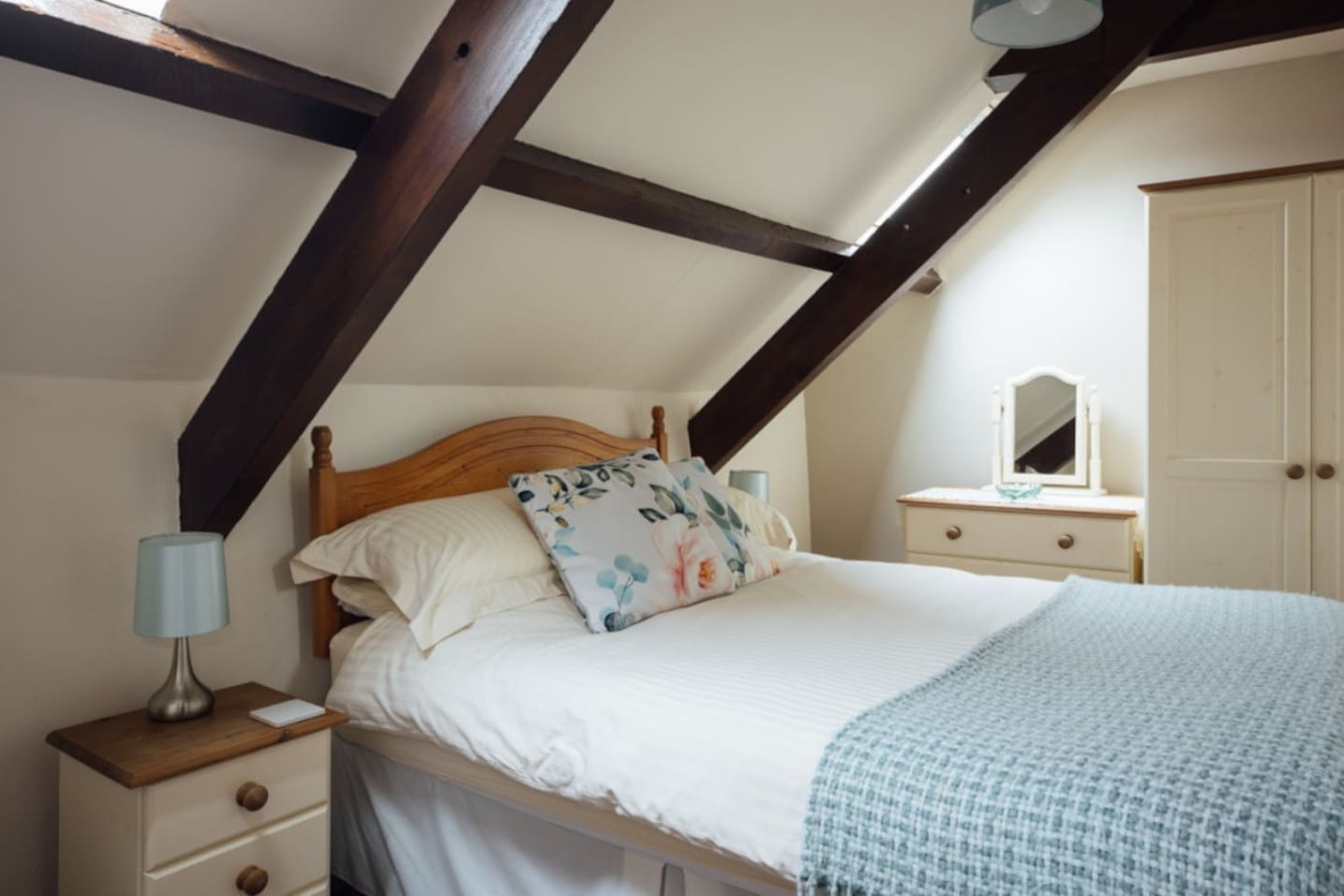 Country Dual Cottage Stay | Comfortably Sleeps 6