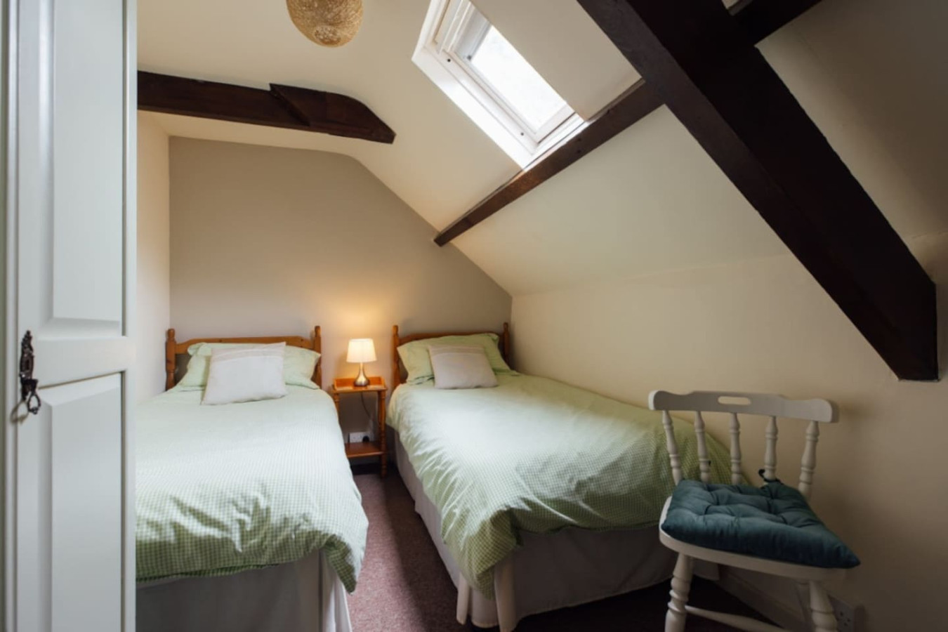 Country Dual Cottage Stay | Comfortably Sleeps 6