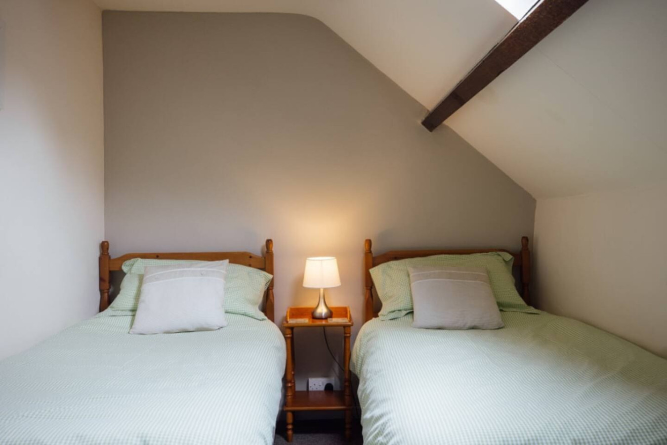Country Dual Cottage Stay | Comfortably Sleeps 6