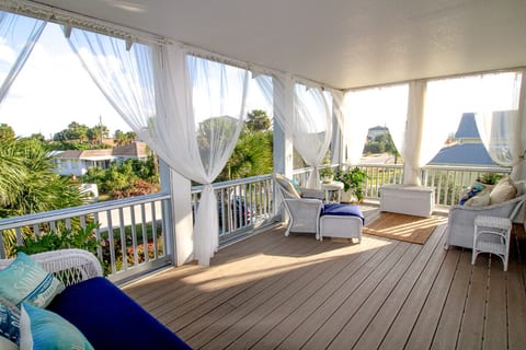 BeachDreams, Heated Salt Pool, Walk To Beach