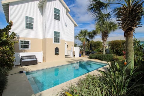 BeachDreams, Heated Salt Pool, Walk To Beach