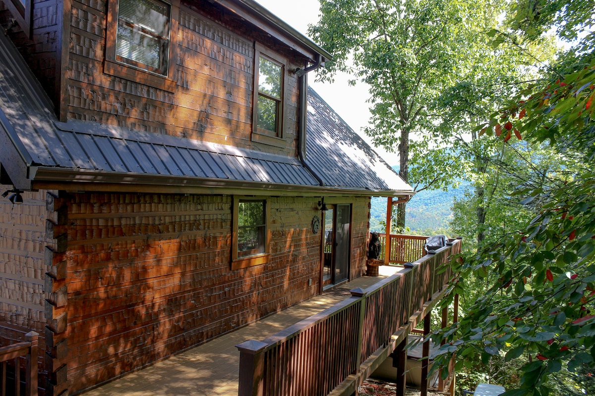 smoky-mountain-private-cabin-amazing-views-hot-tub/