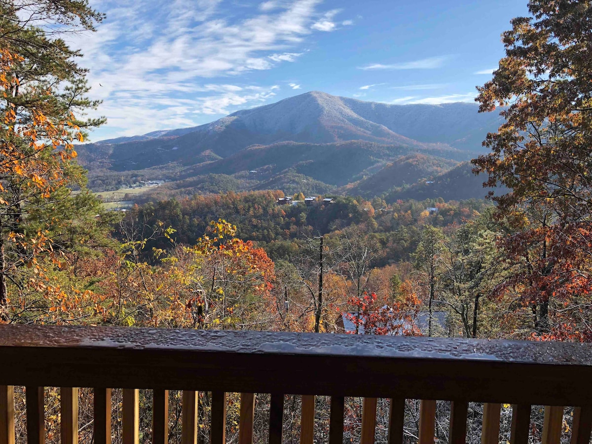 smoky-mountain-private-cabin-amazing-views-hot-tub/