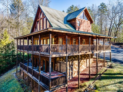 2 Cabins - Indoor Pool, Hot Tub, Wi-fi - Sleeps 24