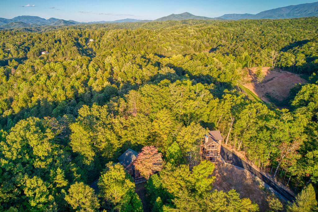 2-cabins-indoor-pool-hot-tub-wi-fi-sleeps-24/